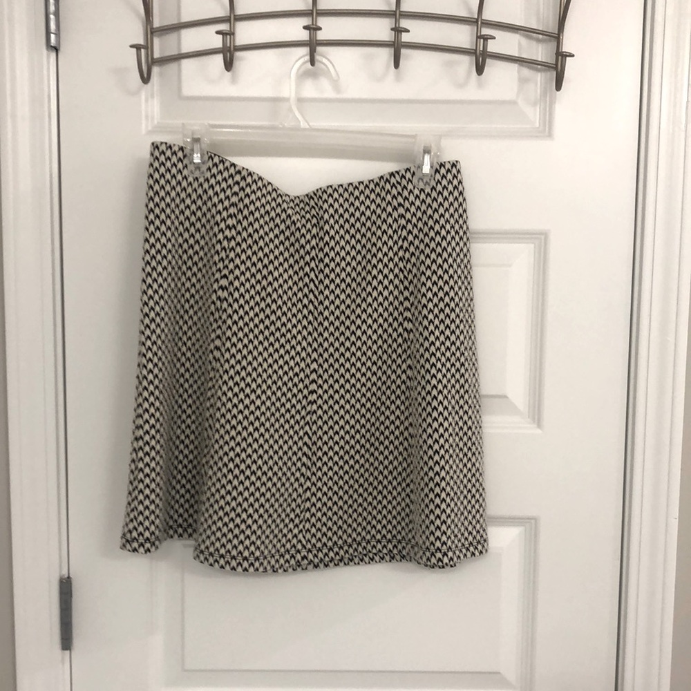 Houndstooth Loft skirt with elastic waistband